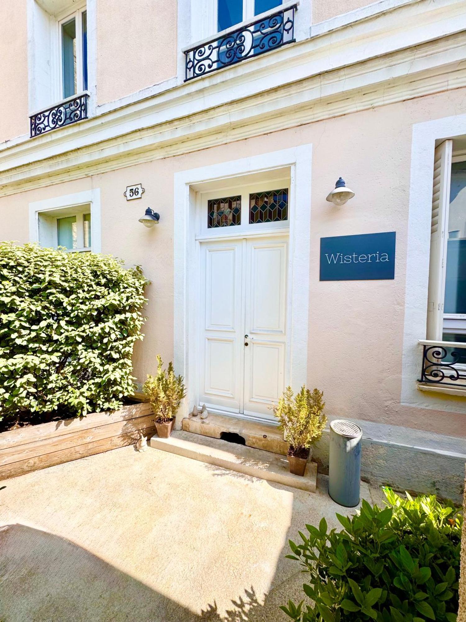 Wisteria Bed & Breakfast ฟงแตนโบล ภายนอก รูปภาพ